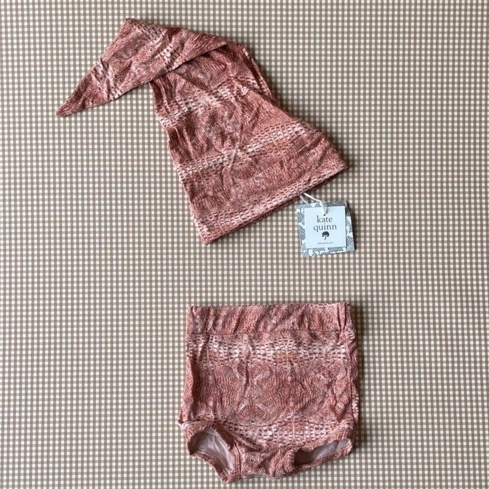 Kate Quinn Bamboo Collection Croc Print
Gnome Hat & Bloomers. Size 6-12 months
